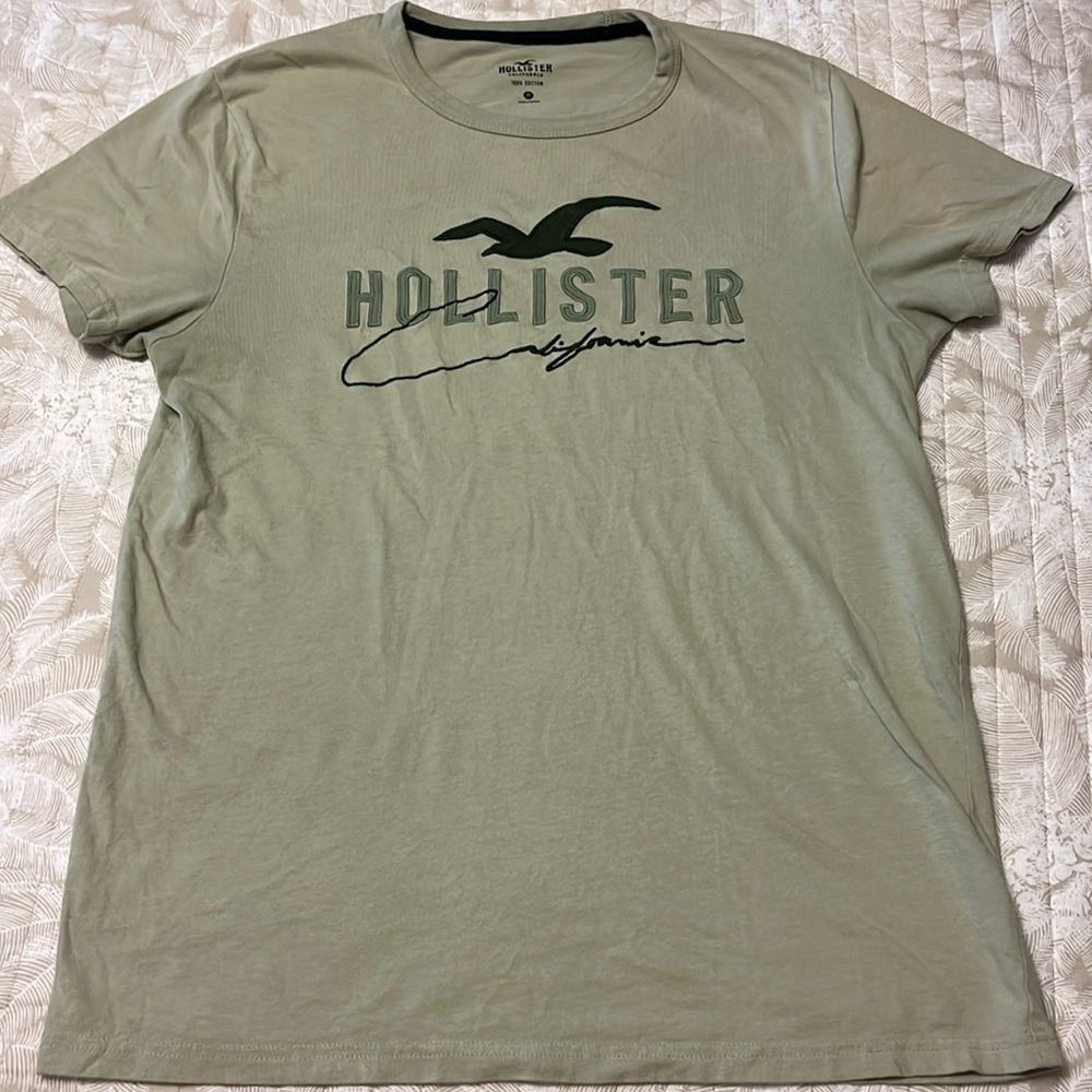 Men’s Hollister shirt